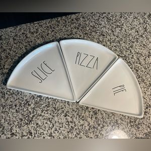 Rae Dunn Pizza Slice Plates